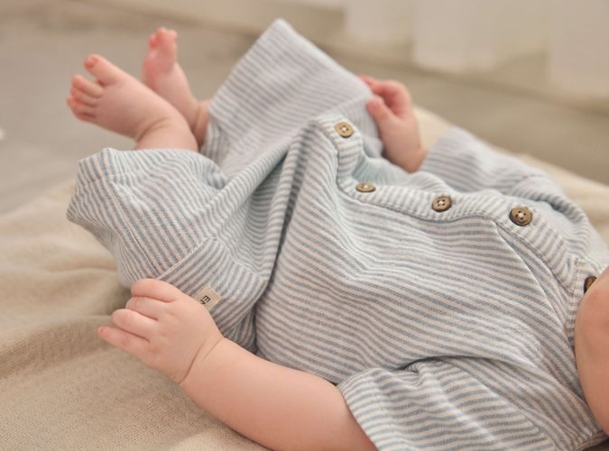 En Fant Kortermet heldress i musselin til baby - citadel/stripe
